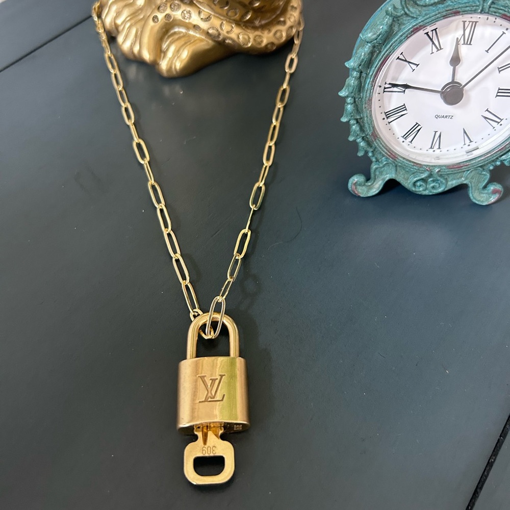 LOUIS VUITTON Padlock WITH chain 🌟
